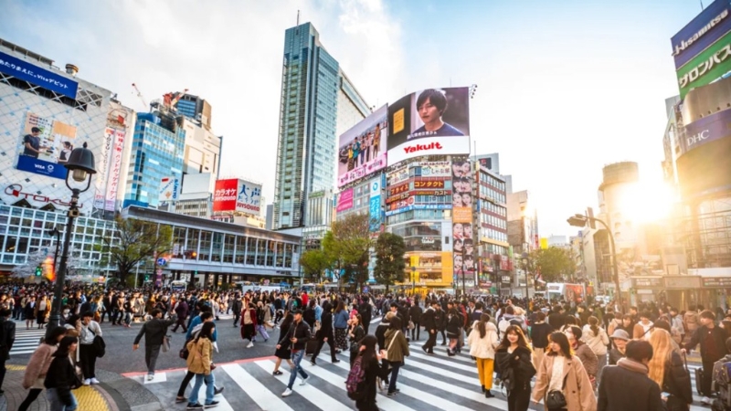 研究亦发现，受日圆疲软影响，日本城市的生活成本大减，其中东京下跌23位至第60位，大阪则下跌27位至第70位。