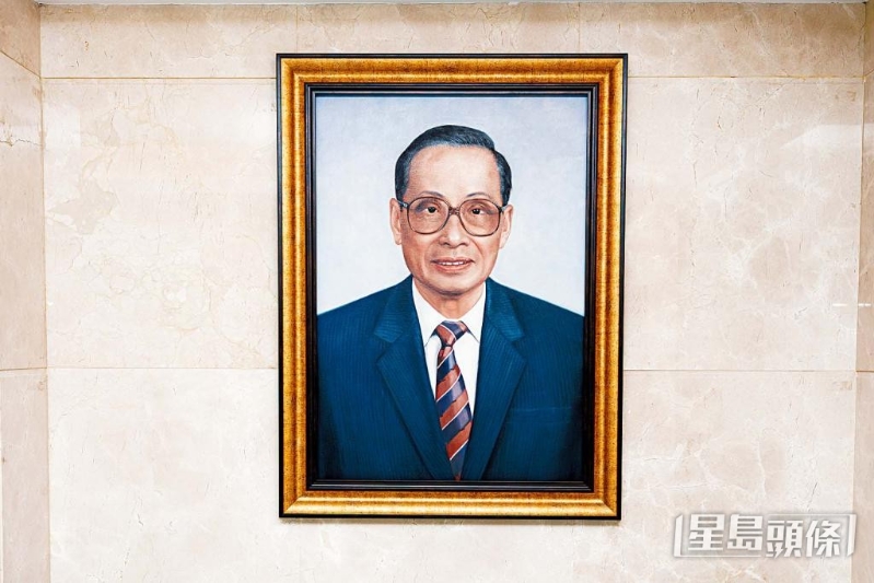 品牌创办人陈锐锟中医师于1964年怀着济世救人的精神，在香港创办了英吉利制药厂。