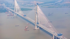 常泰长江大桥全线贯通，创世界三大纪录