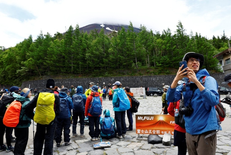 富士山今年登山季吸引20万人次。