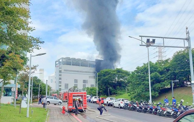 臺灣新竹科學園一廠房疑似爆炸發生火災園區大規模停電