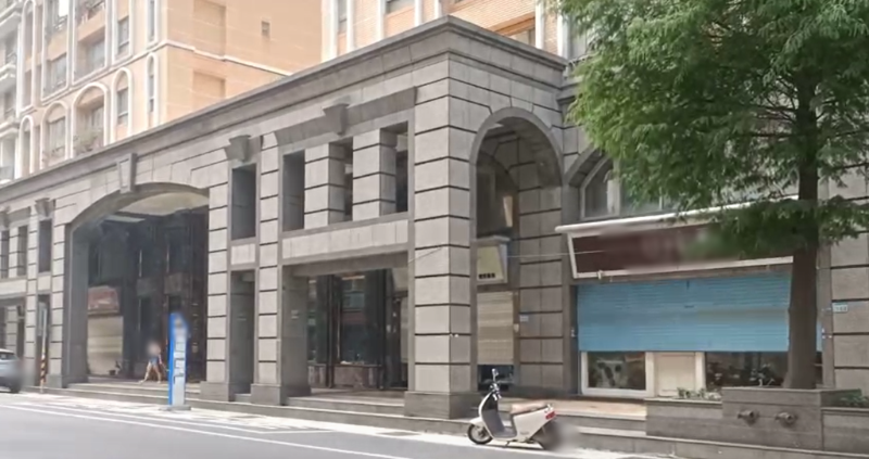 桃園驚傳殺夫!婦人持菜刀砍死9旬夫,在家伴屍等子女。(賴佑維翻攝)