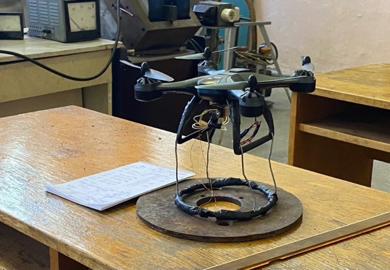 乌克兰17岁少年克雷门科所发明探测地雷无人机。 (图/smithsonianmag)