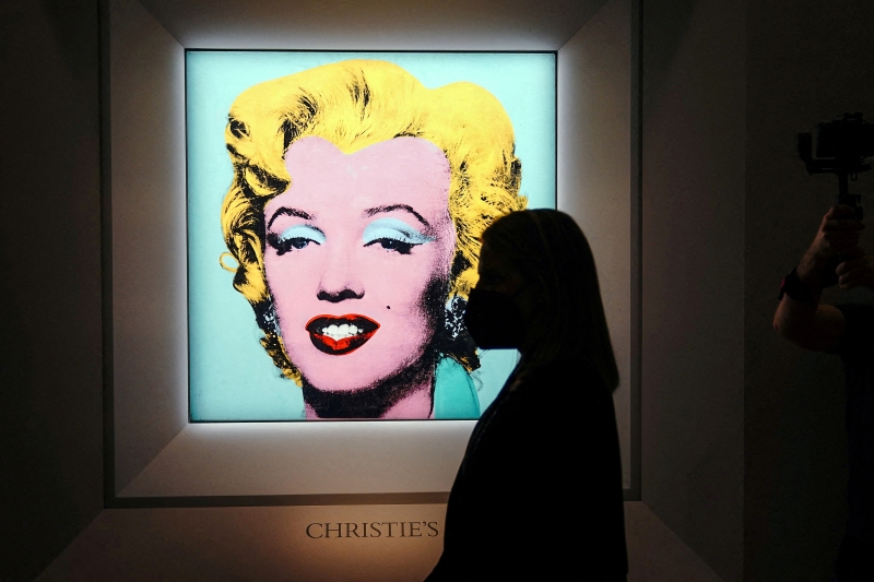 Warhol's famed 'Marilyn' silk-screen sells for record $195 million at  auction | Reuters