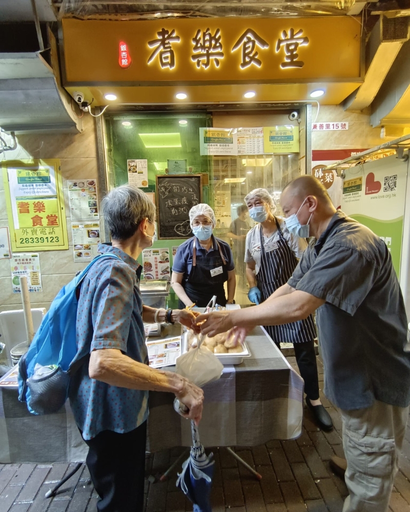 銀杏館每日透過不同分店派發約1200個福飯。(銀杏館相片)