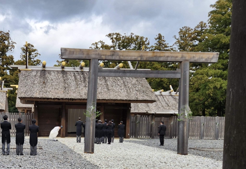 河野太郎發布岸田文雄伊勢神宮參拜照片。網圖