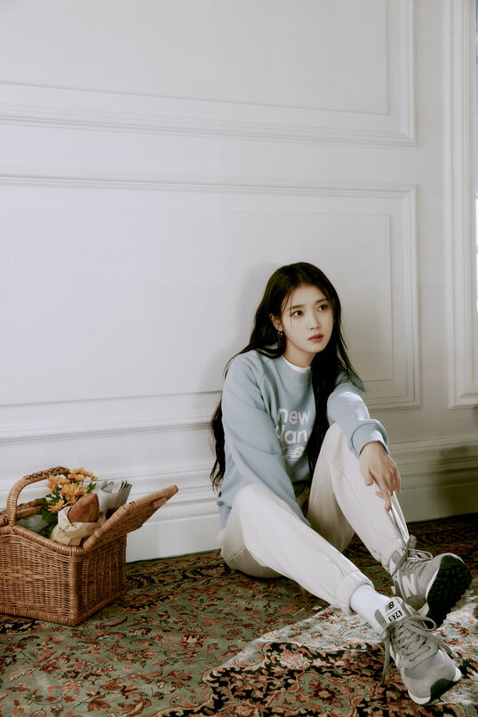 04IU2023112048x3072