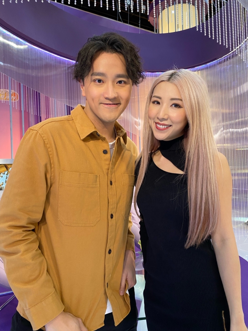 谭嘉仪今年脸尖了,鼻梁也意思变高。 谭嘉仪今年脸尖了,鼻梁也意思变高。