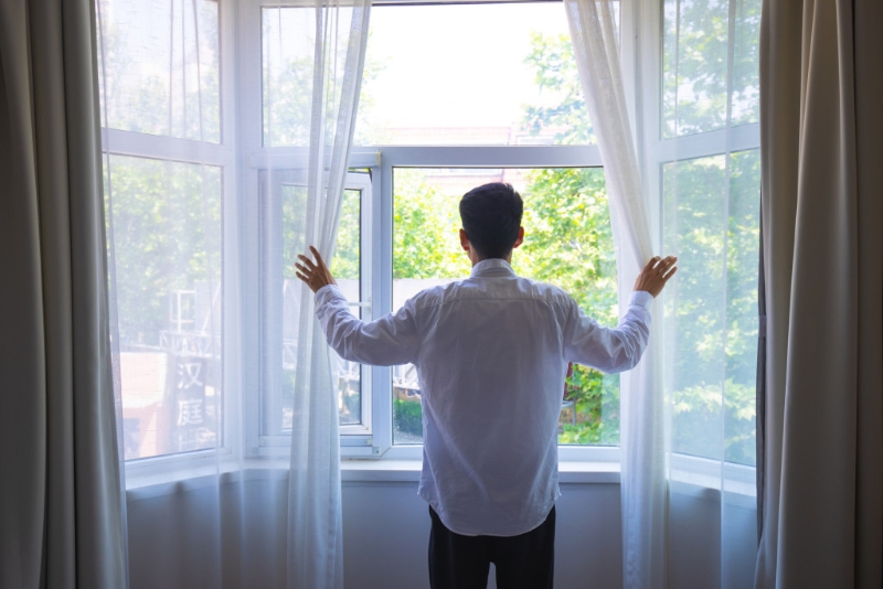 在风水学上,窗是代表我们的眼。如果你眼睛有事,你家的窗肯定有问题。 在风水学上,窗是代表我们的眼。如果你眼睛有事,你家的窗肯定有问题。