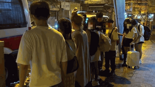 行动中,警方拘捕9人,包括55岁卖淫集团女主脑 行动中,警方拘捕9人,包括55岁卖淫集团女主脑