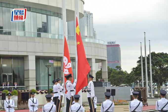 行政长官李家超和政府高层官员将于7月1日（星期六）出席升旗仪式