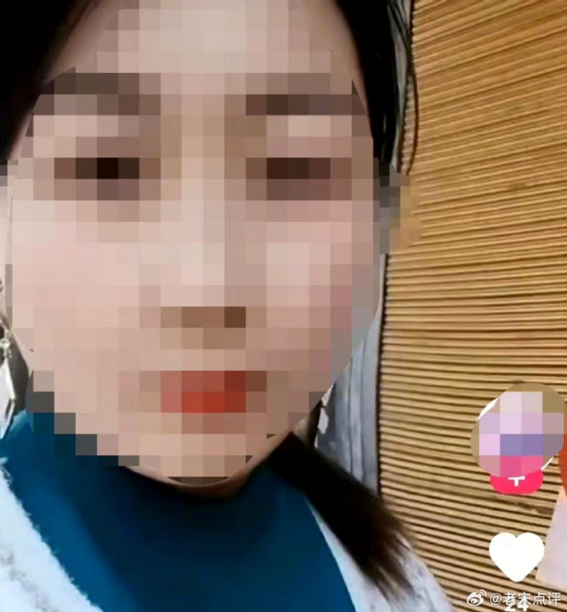 冷血继母用不同方法虐待女孩。 冷血继母用不同方法虐待女孩。