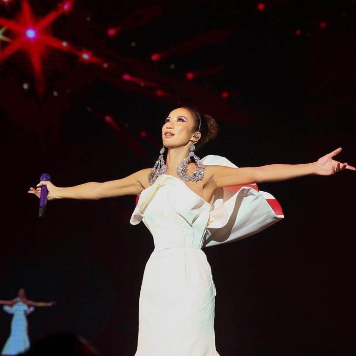 歌手李玟(CoCo)前日惊传离世,终年48岁。 歌手李玟(CoCo)前日惊传离世,终年48岁。