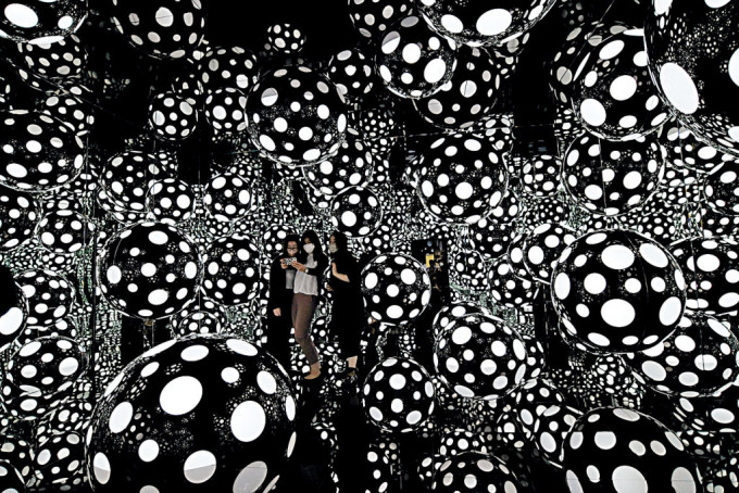 草间弥生 草间弥生