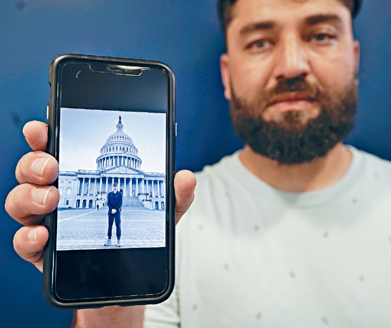 手机内照片男子亚尔 手机内照片男子亚尔