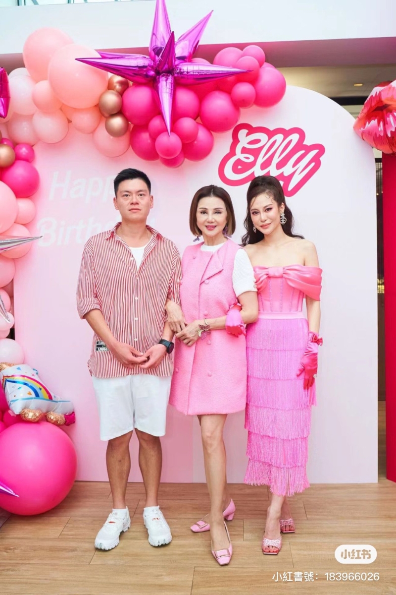 谢玲玲最小的龙凤胎儿女心儿和孝能。 谢玲玲最小的龙凤胎儿女心儿和孝能。