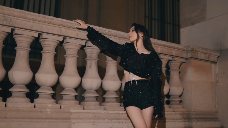 方媛露出小纤腰 方媛露出小纤腰