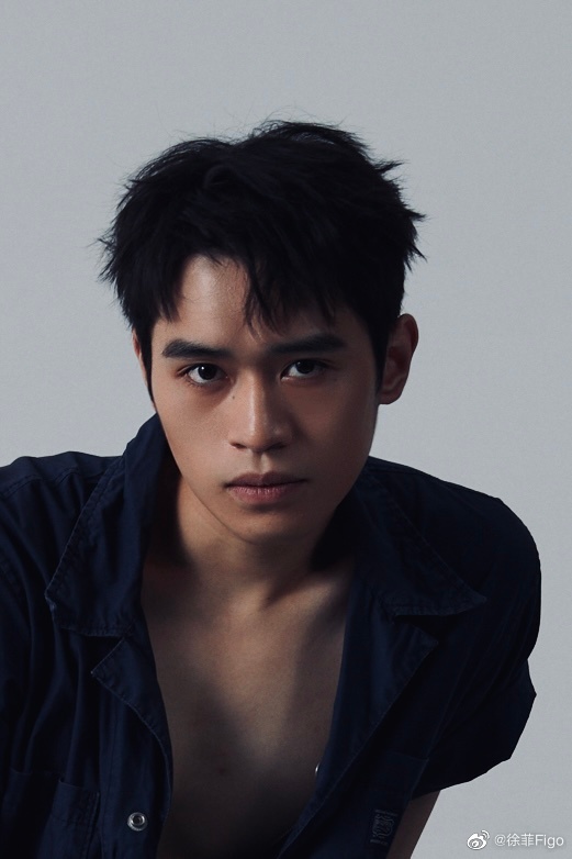 徐锦江的儿子徐菲尽得父母真传,高大威猛。 徐锦江的儿子徐菲尽得父母真传,高大威猛。