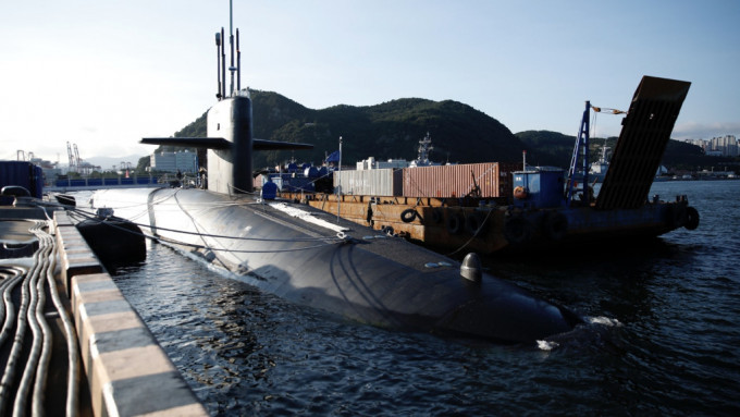 美国俄亥俄级战略核潜艇《肯塔基号》(USS Kentucky,SSBN-737)目前停靠在韩国釜山 美国俄亥俄级战略核潜艇《肯塔基号》(USS Kentucky,SSBN-737)目前停靠在韩国釜山