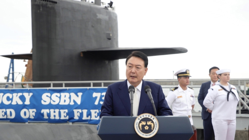 南韩总统尹锡悦登上肯塔基号参观 南韩总统尹锡悦登上肯塔基号参观