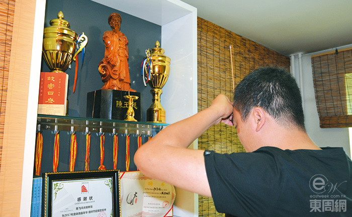 神诞节庆拜神酬神或祖先生忌死忌拜祖先时,仪式会稍为隆重。 神诞节庆拜神酬神或祖先生忌死忌拜祖先时,仪式会稍为隆重。