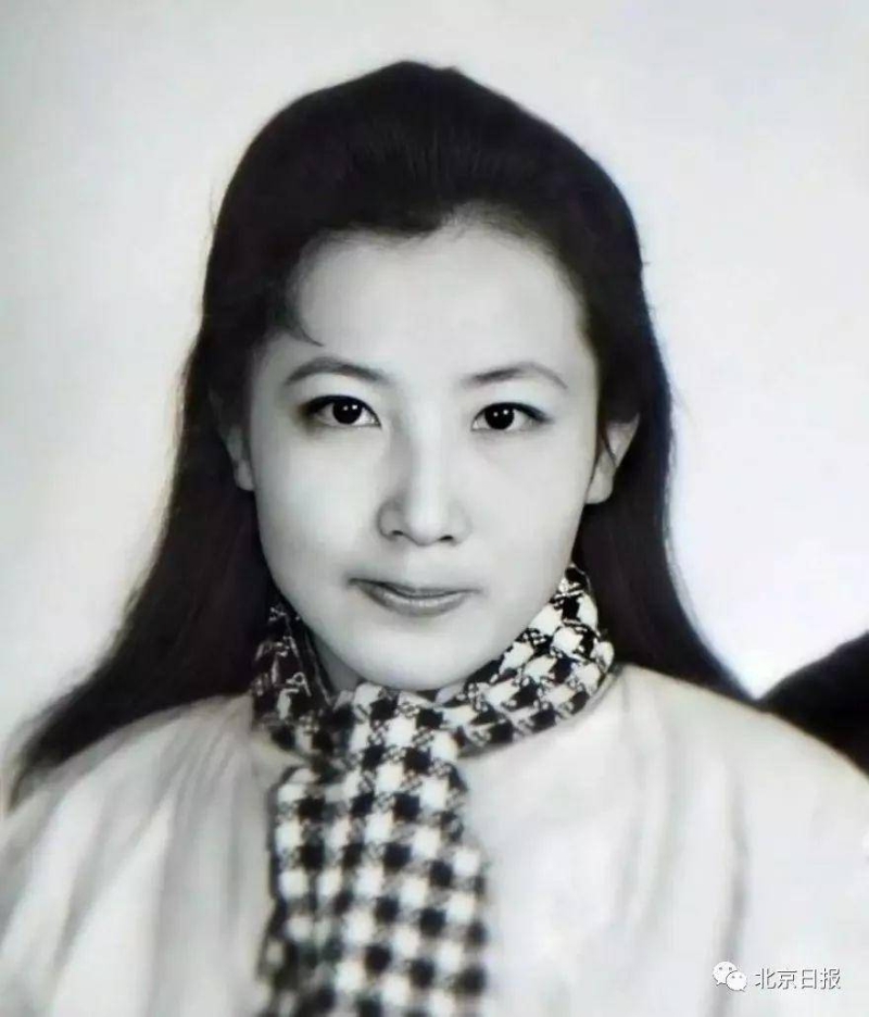 年轻时的解丽萍浓眉大眼及樱桃小嘴,容貌姣好 年轻时的解丽萍浓眉大眼及樱桃小嘴,容貌姣好