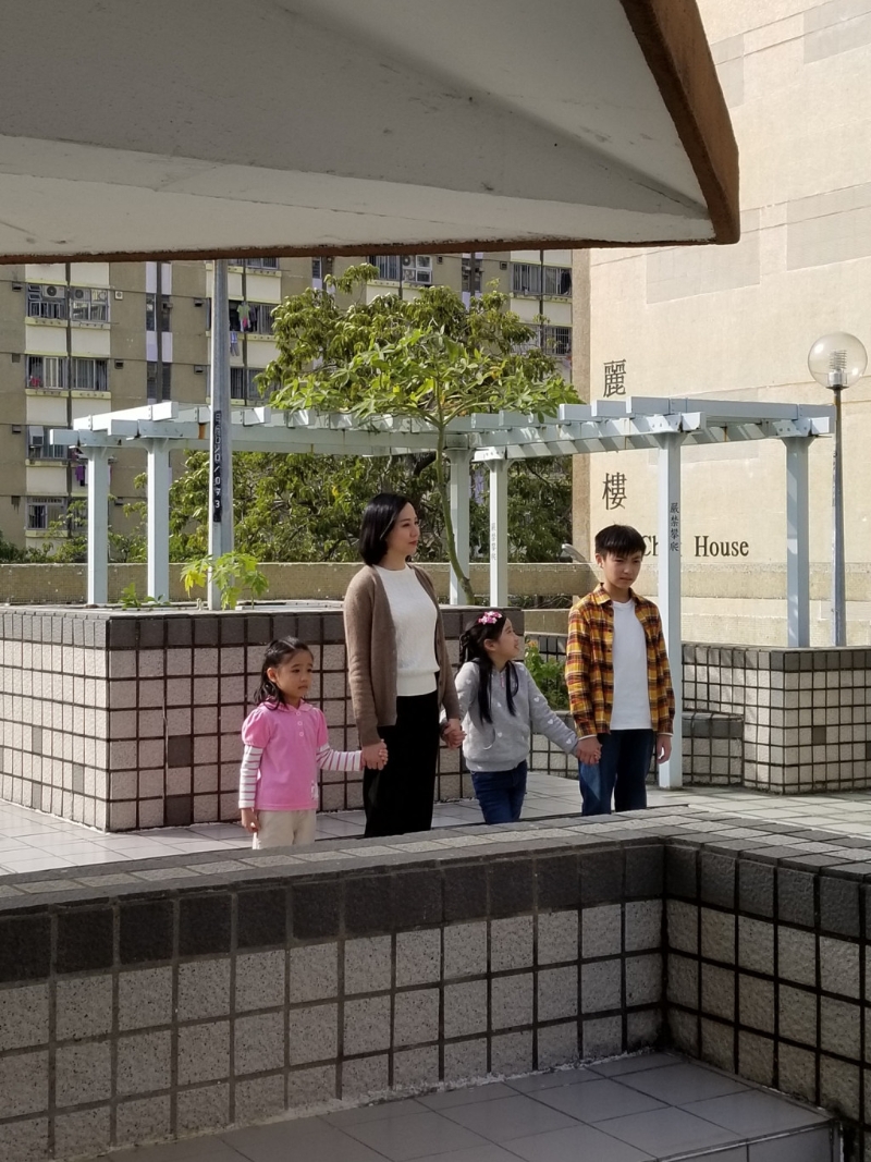 黄逸灏还在《法证先锋IV》中饰演黄浩然的童年版。 黄逸灏还在《法证先锋IV》中饰演黄浩然的童年版。