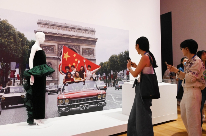 宋怀桂推动中国时尚产业的兴起。 宋怀桂推动中国时尚产业的兴起。