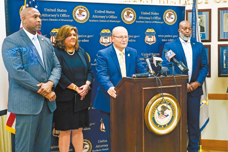 密西西比州6名前白人警员 密西西比州6名前白人警员