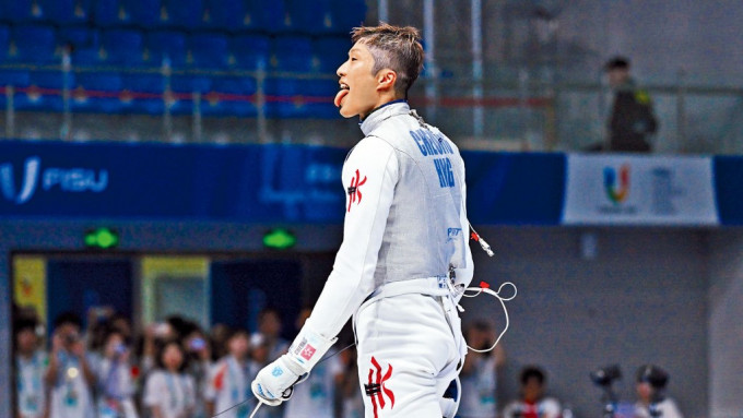 “香港剑神”张家朗再次扬威赛场，成功在成都世大运花剑夺金。
