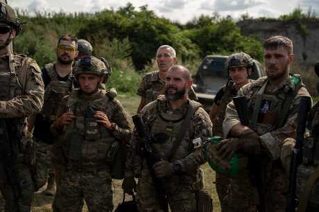 拜登要求加强援助乌克兰抗俄军。 美联社