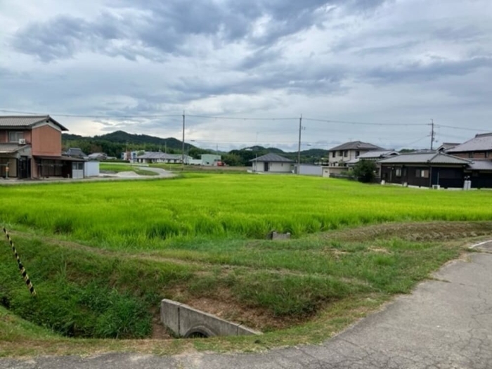 这荒地位于兵库県加西市，网上有人零元转让。