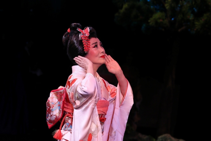 普契尼的《蝴蝶夫人》,则是一名愿为情而牺牲的痴情女子。 普契尼的《蝴蝶夫人》,则是一名愿为情而牺牲的痴情女子。