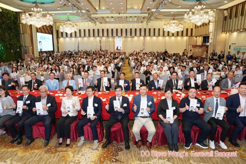 各个社团、团体分别与黄智华合照。读者提供 各个社团、团体分别与黄智华合照。读者提供