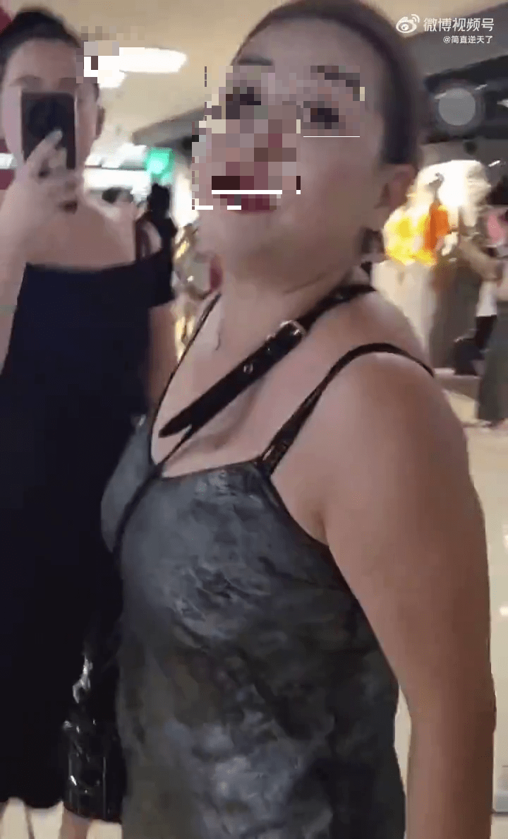 女子辱骂coser“不学好”。 女子辱骂coser“不学好”。