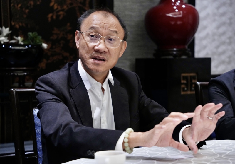 街市大王邓清河认为,政府提倡夜市时,需要有详细计划及相关政策配合,否则在商言商,没有人愿意投资。 街市大王邓清河认为,政府提倡夜市时,需要有详细计划及相关政策配合,否则在商言商,没有人愿意投资。