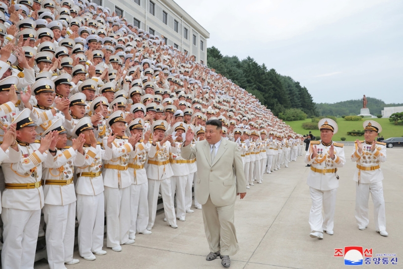 金正恩要求朝鲜海军全力做好战争准备，随时保持临战态势。 路透社