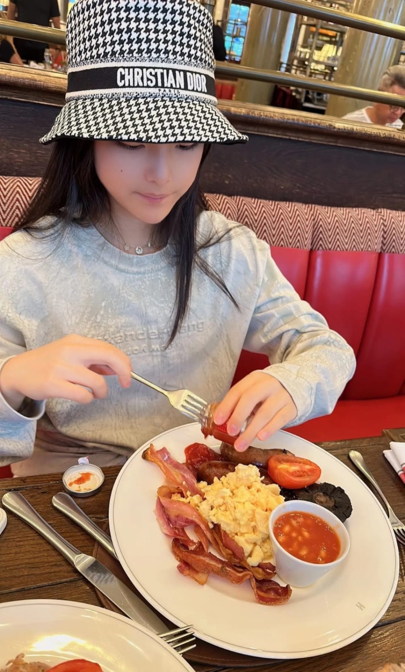 女儿一身名牌 女儿一身名牌