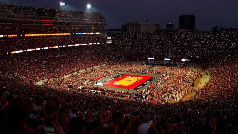 9.2万人疯看美国大学女排赛!现场观众数破世界纪录 9.2万人疯看美国大学女排赛!现场观众数破世界纪录