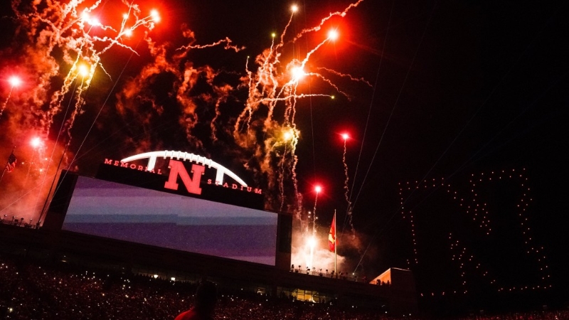 比赛后场馆口安排了烟火和无人机灯光秀庆祝。 路透社 比赛后场馆口安排了烟火和无人机灯光秀庆祝。 路透社