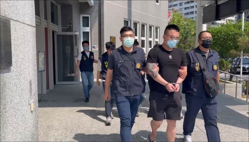 台中市政府第五分局警方日前破获一处诈骗集团,将蔡男等5人依组织犯罪、加重诈欺等罪嫌移送侦办。 台中市政府第五分局警方日前破获一处诈骗集团,将蔡男等5人依组织犯罪、加重诈欺等罪嫌移送侦办。