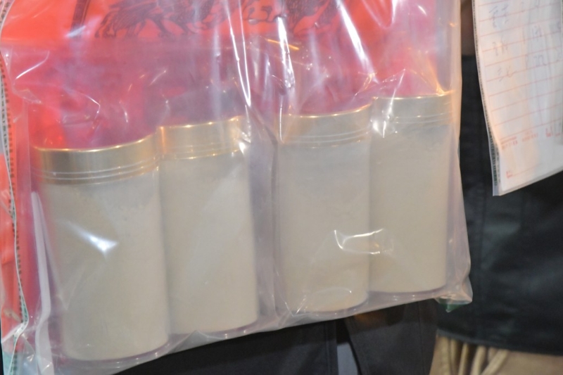 当中药材磨粉后,店员才告知中药材总价钱。徐裕民摄 当中药材磨粉后,店员才告知中药材总价钱。徐裕民摄