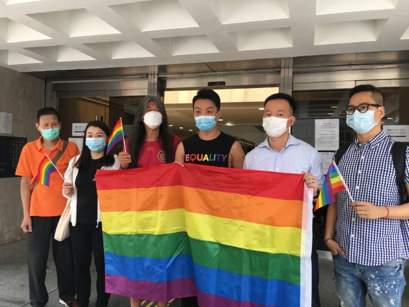 民阵前召集人、彩虹行动成员岑子杰早前入禀司法覆核,要求推翻政府拒绝承认海外同性婚姻的决定,先后遭高等法院原讼庭及上诉庭驳回。 民阵前召集人、彩虹行动成员岑子杰早前入禀司法覆核,要求推翻政府拒绝承认海外同性婚姻的决定,先后遭高等法院原讼庭及上诉庭驳回。