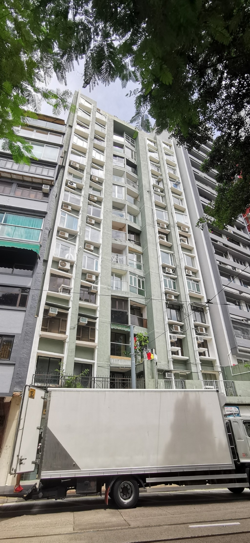 跑马地黄泥涌道翠景楼1967落成入伙,首年11楼单位便发生灶底藏尸案。 跑马地黄泥涌道翠景楼1967落成入伙,首年11楼单位便发生灶底藏尸案。