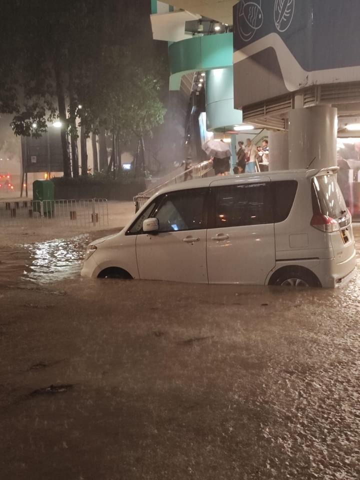 港铁严重水浸，议员促周五停课停工