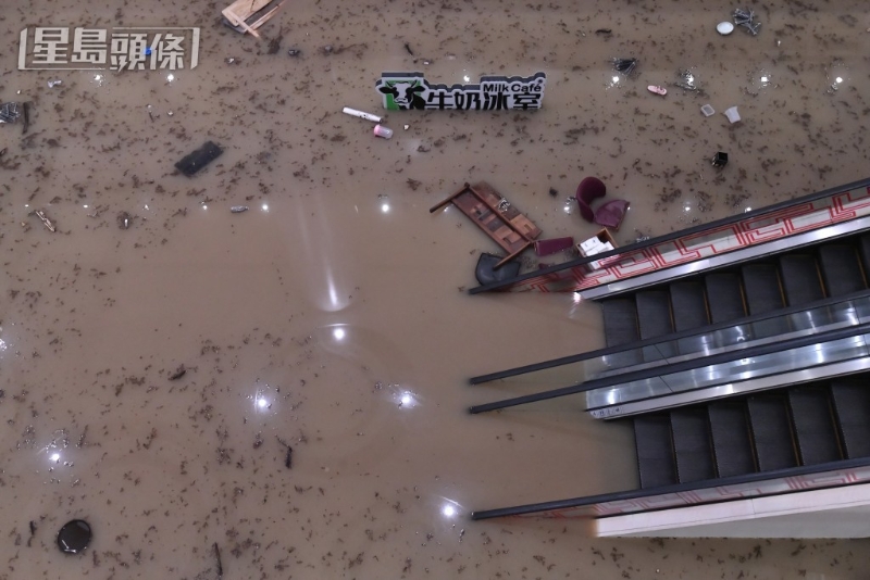 黃大仙港鐵站及商場情況。 黃大仙港鐵站及商場情況。