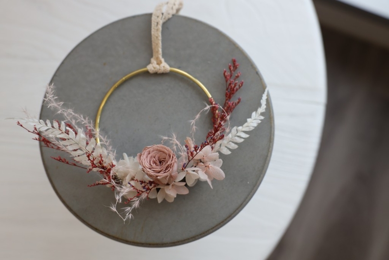 在黄埔天地消费满$200或以上,可换领于9月23日至10月2日举行的月满中秋工作坊入场券1张,包括制作精致日式芒草花环(见图)、韩式月见幸福松饼或越式水灯笼。 (W) 在黄埔天地消费满$200或以上,可换领于9月23日至10月2日举行的月满中秋工作坊入场券1张,包括制作精致日式芒草花环(见图)、韩式月见幸福松饼或越式水灯笼。 (W)