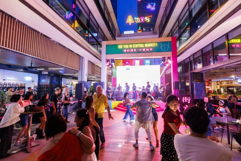 华懋集团旗下的8大购物商场,包括如心广场、翩滙坊、好运中心、希尔顿中心、顺福粮仓、粉岭名都商场、上水名都商场、巴黎。 伦敦。 华懋集团旗下的8大购物商场,包括如心广场、翩滙坊、好运中心、希尔顿中心、顺福粮仓、粉岭名都商场、上水名都商场、巴黎。 伦敦。