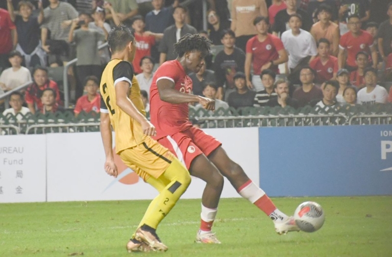 米高连番攻门。 本报记者摄 米高连番攻门。 本报记者摄