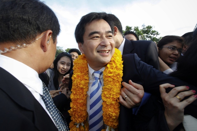 泰国前总理阿披实。(路透社) 泰国前总理阿披实。(路透社)